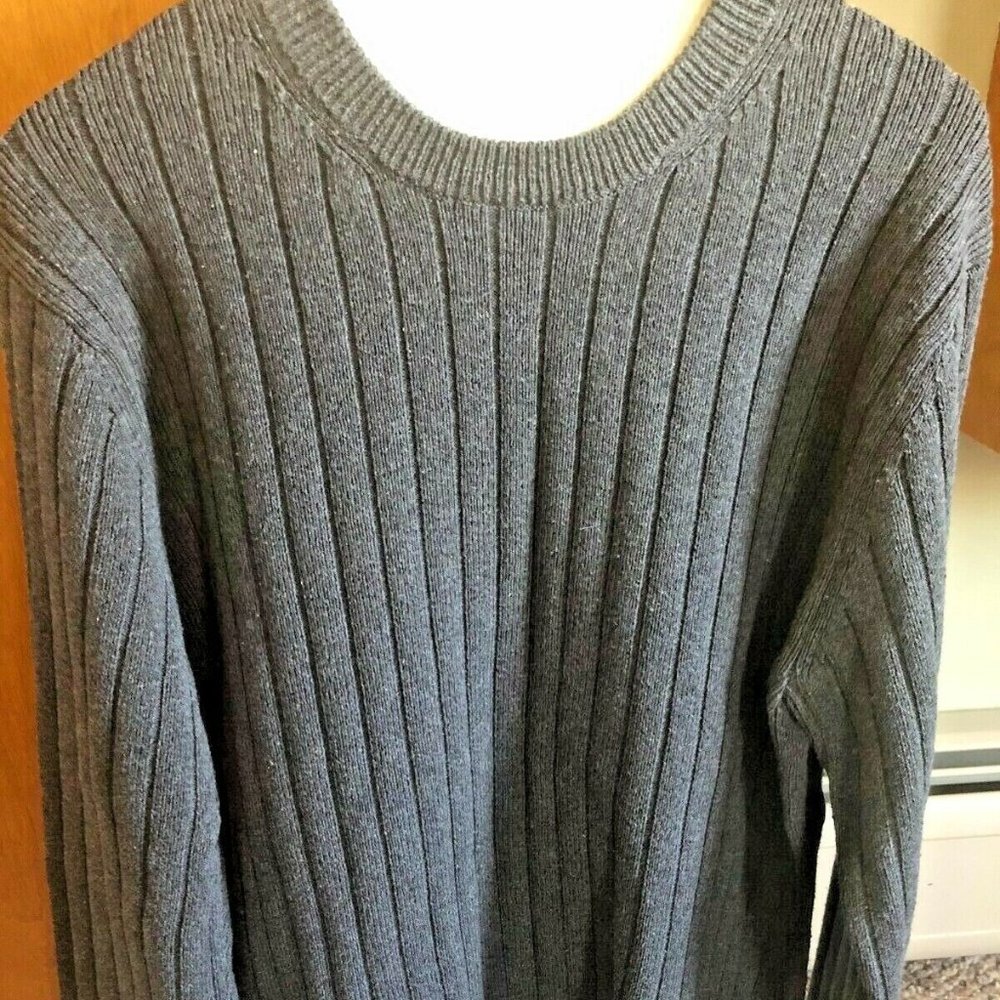 GAP Gray crew-neck sweater, Size Medium, Immaculate shape, Great deal
